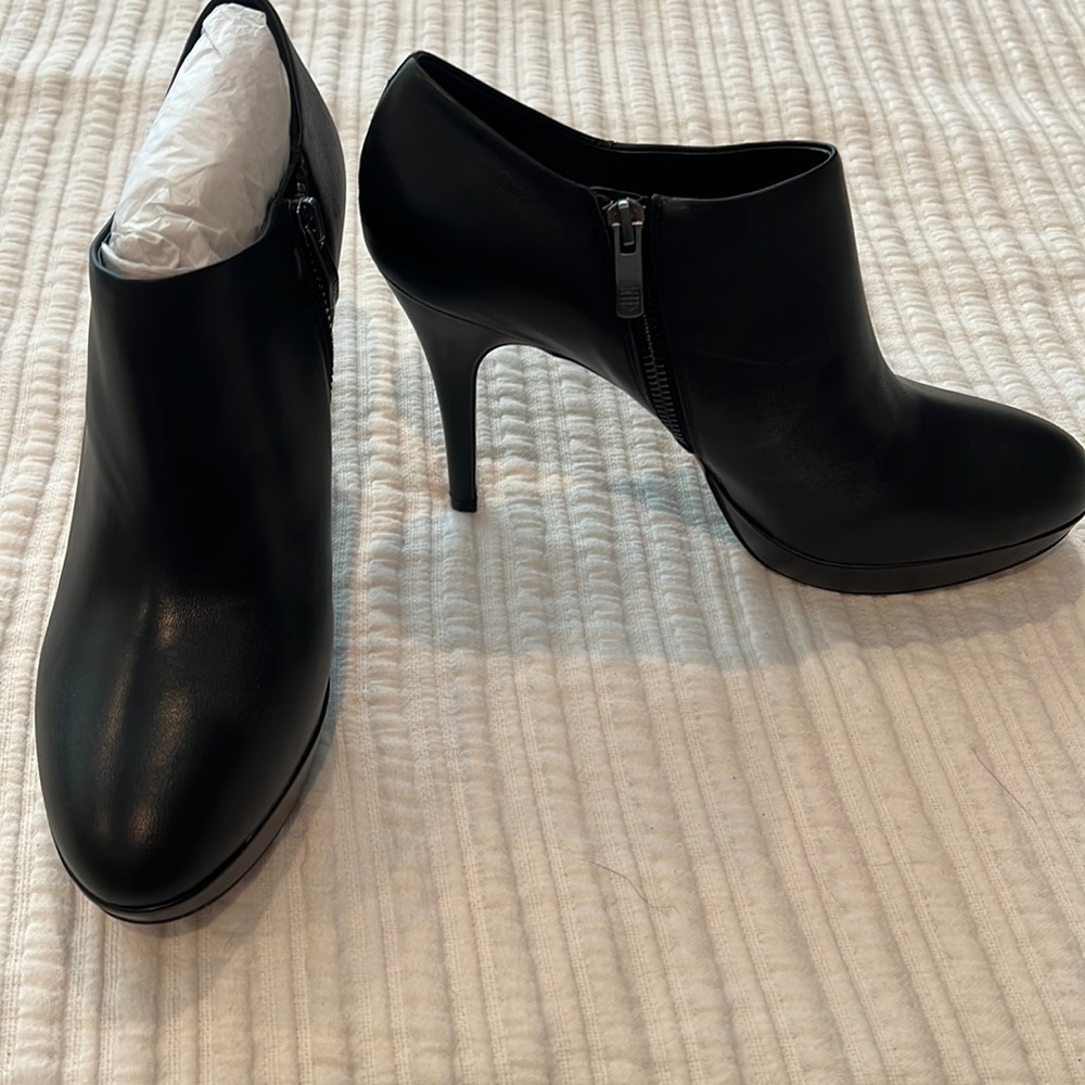 Black Vince Camuto Elvin Booties, 10M/42, Brand new and never worn